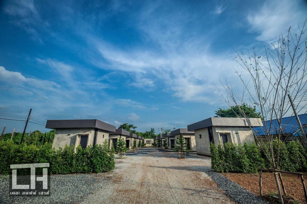 The Loft House Sakaeo Hotel Watthana Nakhon Exterior photo
