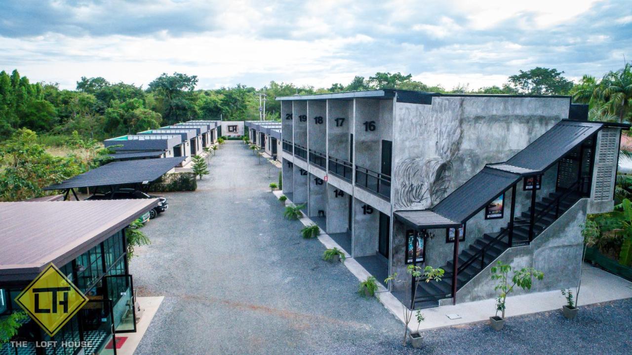 The Loft House Sakaeo Hotel Watthana Nakhon Exterior photo