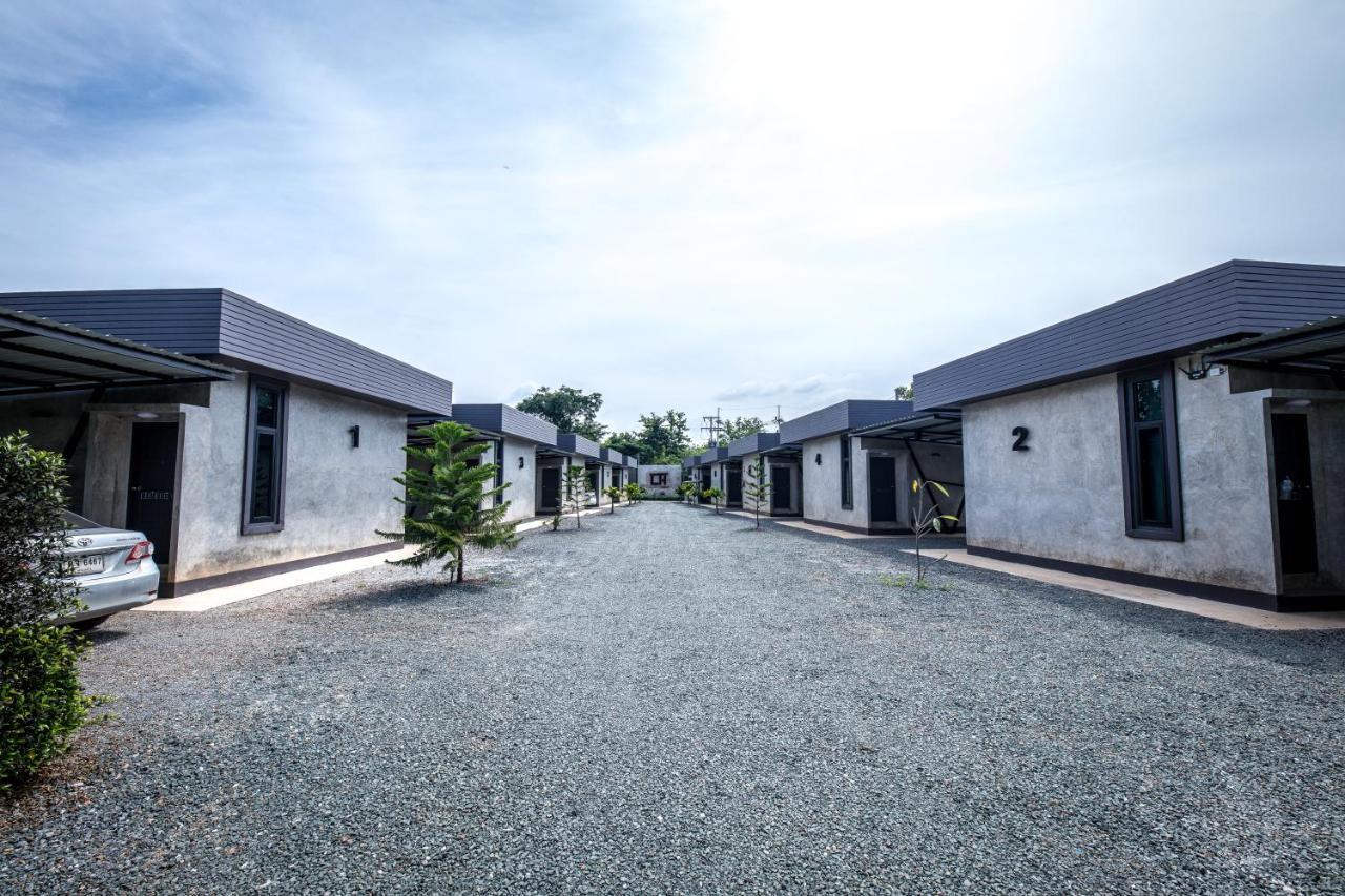The Loft House Sakaeo Hotel Watthana Nakhon Exterior photo